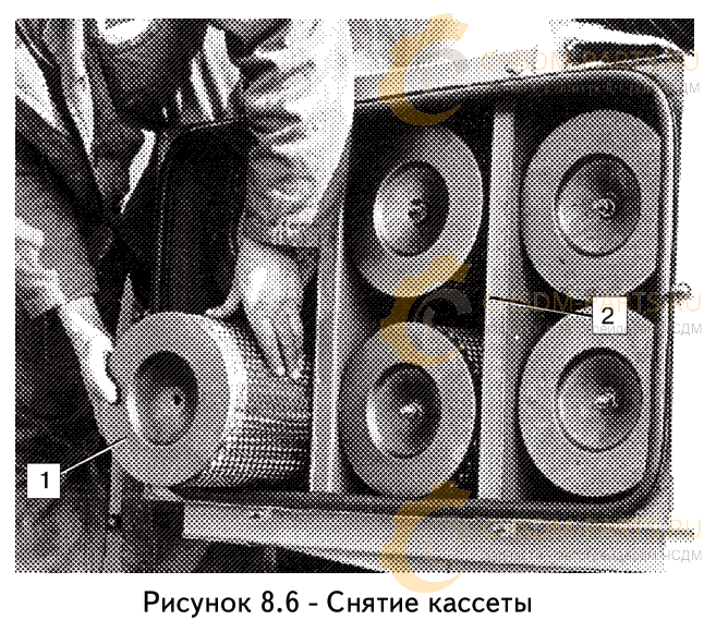 Снятие кассеты воздушного фильтра ДЗ-98 Снятие кассеты воздушного фильтра ДЗ-98